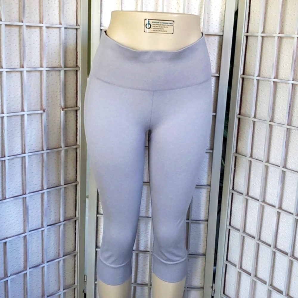 Lululemon yoga gray stretchy under knee leggings 8